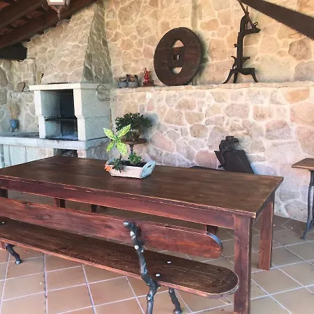 Сasa de vacaciones With Large Garden Next To The