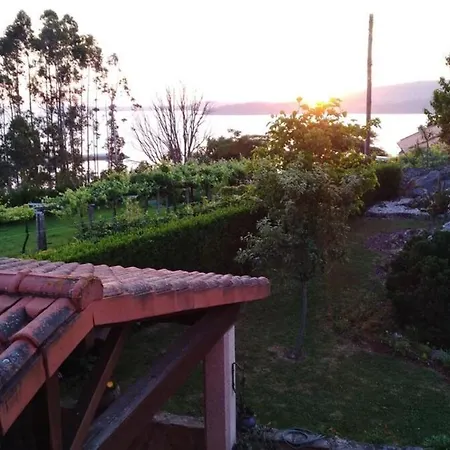 With Large Garden Next To The Сasa de vacaciones *