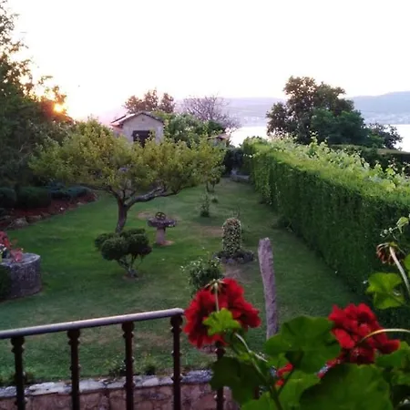Сasa de vacaciones With Large Garden Next To The Marín