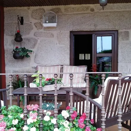 With Large Garden Next To The Сasa de vacaciones *